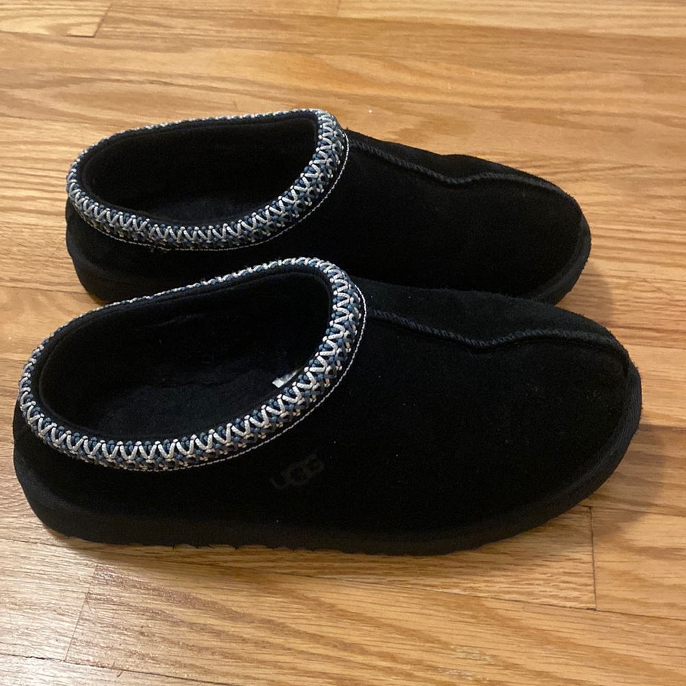 size 4 black tasman uggs